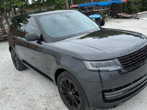 Used 2025 Land Rover Range Rover SE AWD/4WD image 11
