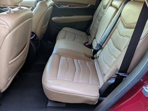 Used 2018 Cadillac XT5 Platinum w/ Driver Assist Package image 18