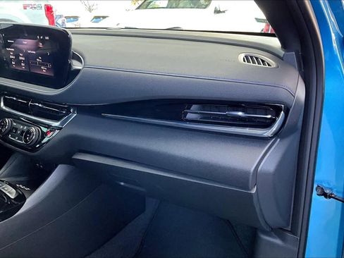 Used 2025 Buick Envista Sport Touring w/ Experience Buick Package image 18