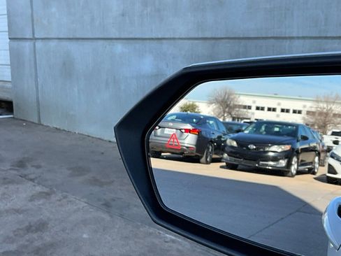 Used 2025 Hyundai Elantra Limited image 20