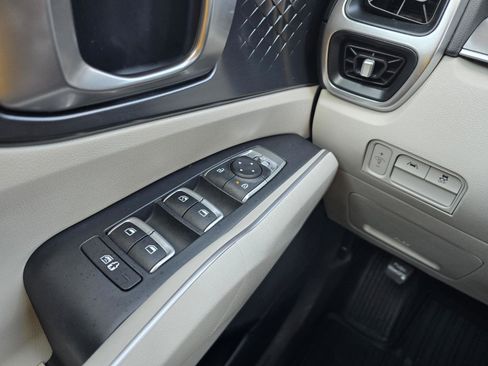 Used 2021 Kia Sorento S image 23