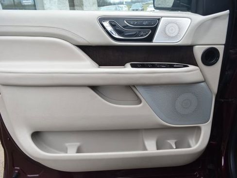 Used 2018 Lincoln Navigator L Reserve w/ Technology Package image 20