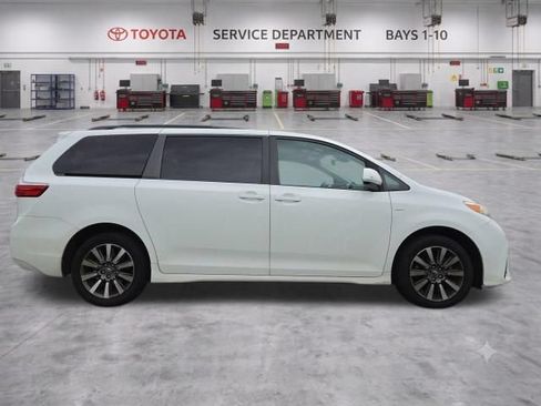 Used 2018 Toyota Sienna LE AWD/4WD image 3