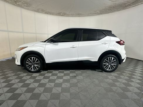 Used 2022 Nissan Kicks SV FWD image 6