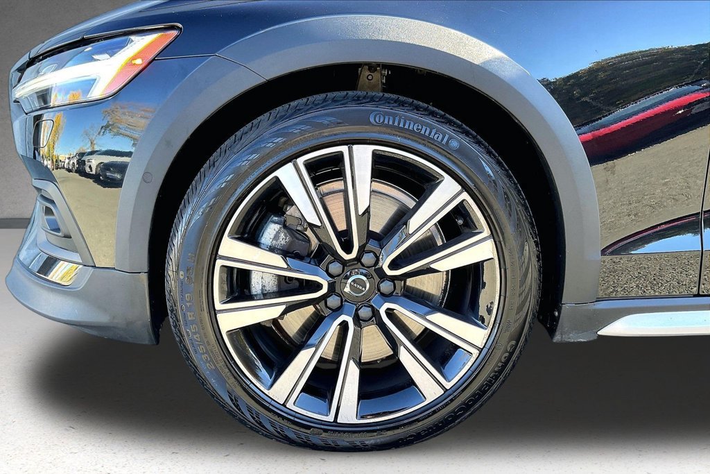 Used 2024 Volvo V60 B5 Cross Country Ultimate w/ Protection Package Premier AWD/4WD image 35