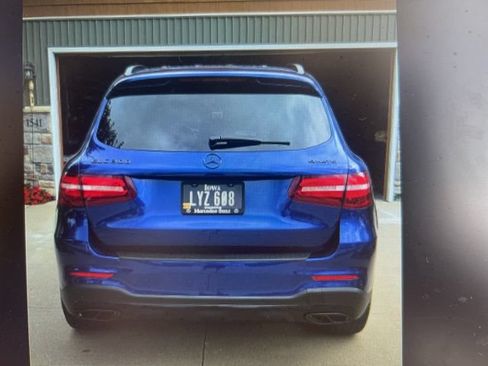 Used 2018 Mercedes-Benz GLC 300 4MATIC image 4