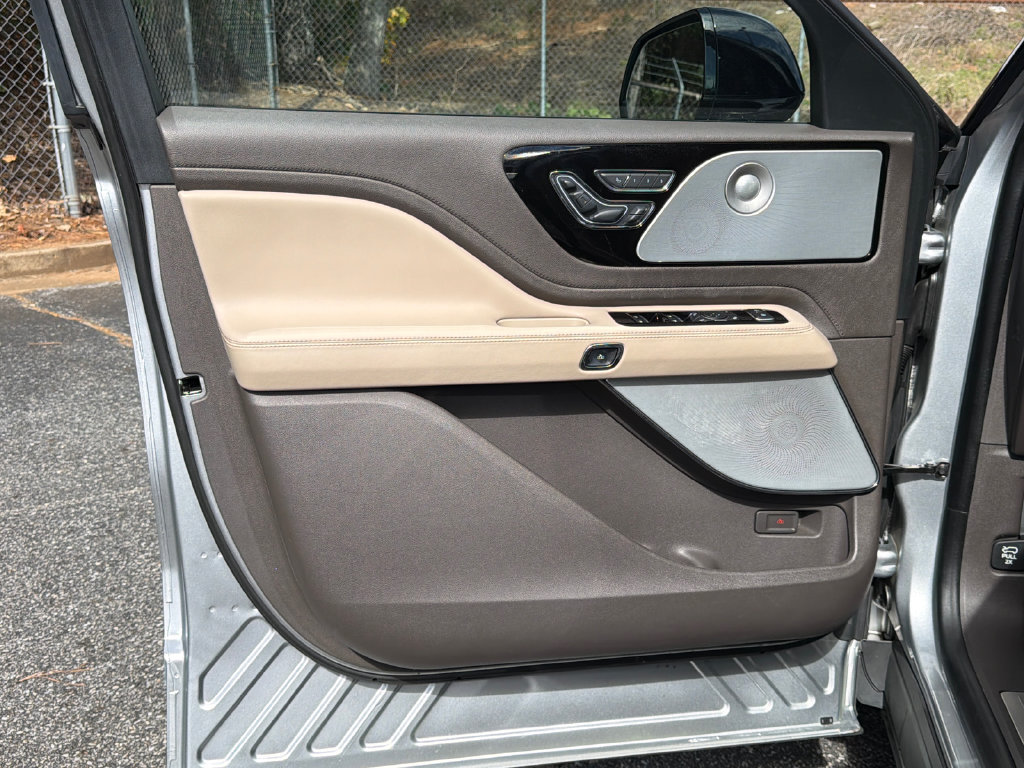 Used 2021 Lincoln Aviator Reserve w/ Equipment Group 201A RWD image 10