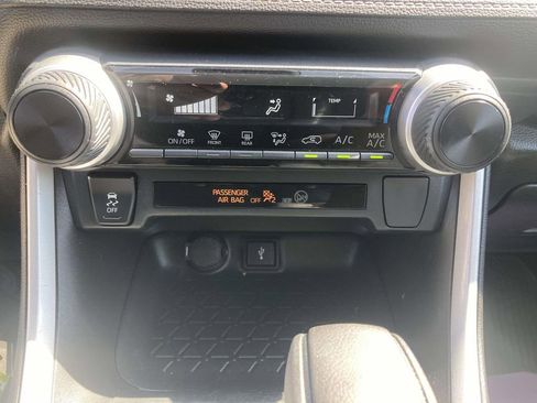 Used 2022 Toyota RAV4 LE FWD image 21