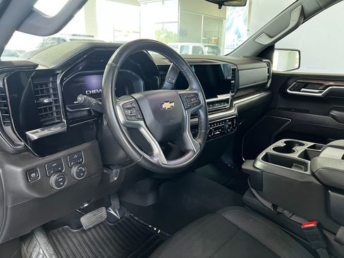 Used 2025 Chevrolet Silverado 1500 LT AWD/4WD image 11