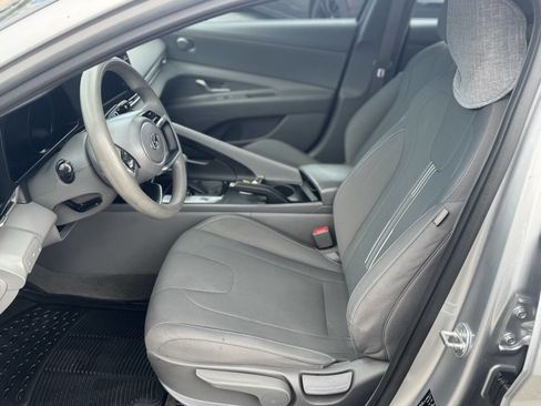 Used 2022 Hyundai Elantra SEL image 8