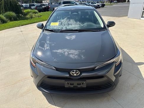 Used 2025 Toyota Corolla LE FWD image 2