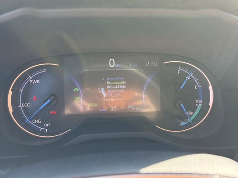 Used 2024 Toyota RAV4 SE w/ Weather & Moonroof Package image 17