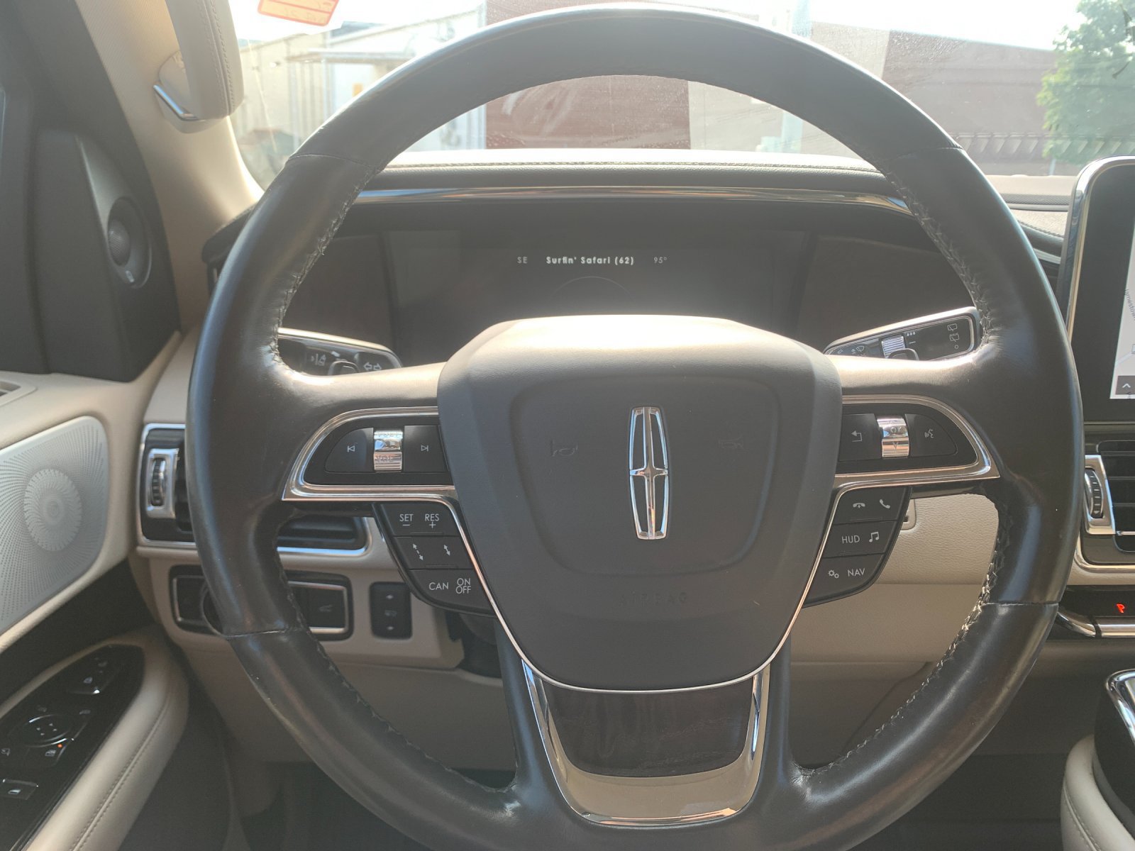 Used 2021 Lincoln Navigator Reserve w/ Luxury Package AWD/4WD image 29
