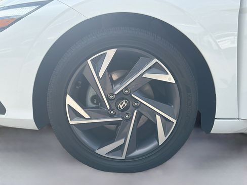 Used 2025 Hyundai Elantra Sport FWD image 34