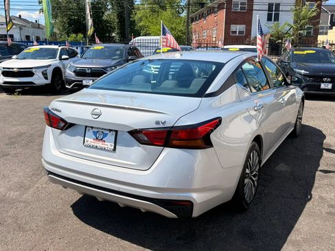 Used 2024 Nissan Altima 2.5 SV FWD image 7
