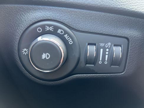 Used 2018 Jeep Compass Latitude w/ Popular Equipment Group AWD/4WD image 16