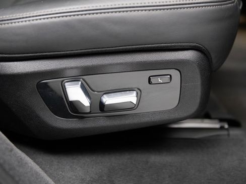 Used 2023 BMW X7 M60i w/ Executive Package image 65