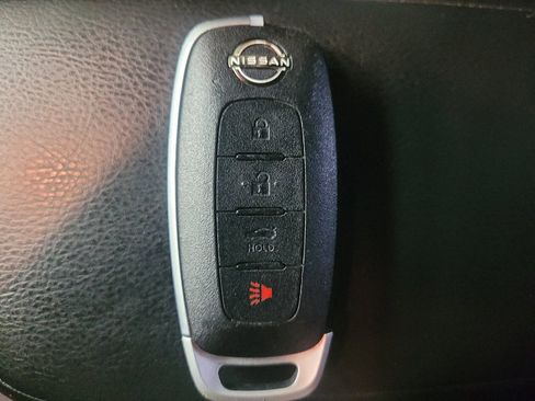 Used 2025 Nissan Versa SV FWD image 32