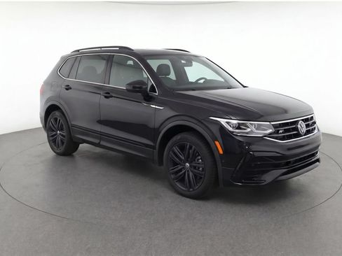 Used 2022 Volkswagen Tiguan SE R-Line AWD/4WD image 3