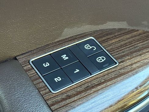 Used 2020 Land Rover Range Rover Sport SE image 21