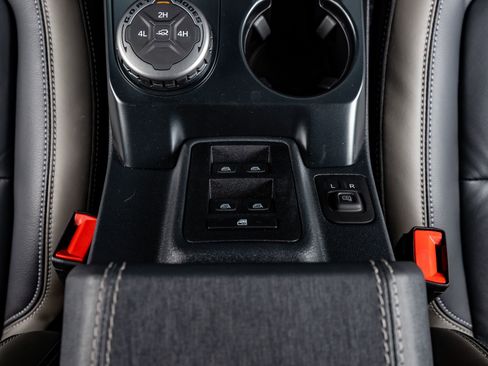 Used 2025 Ford Bronco Outer Banks image 28