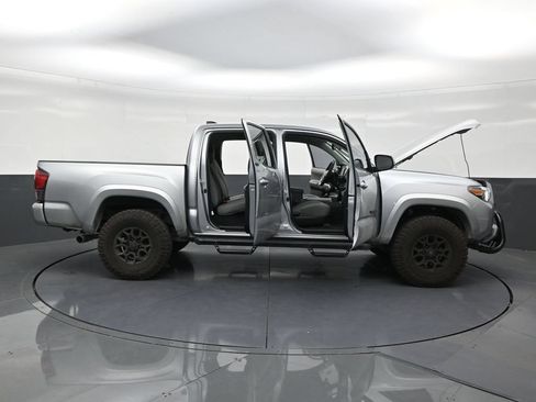 Used 2022 Toyota Tacoma SR5 w/ Technology Package RWD image 29