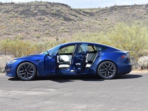 Used 2022 Tesla Model S Plaid AWD/4WD image 7