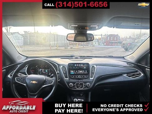 Used 2018 Chevrolet Malibu LT w/ Leather Package FWD image 5