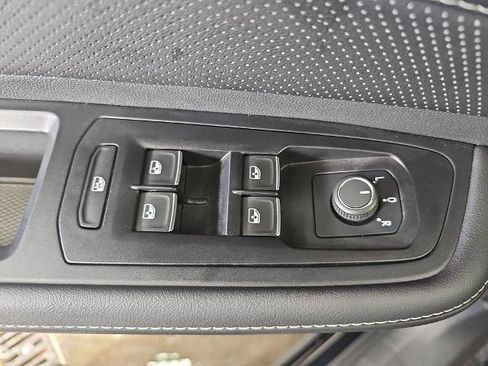 Used 2025 Volkswagen Atlas SE FWD image 26