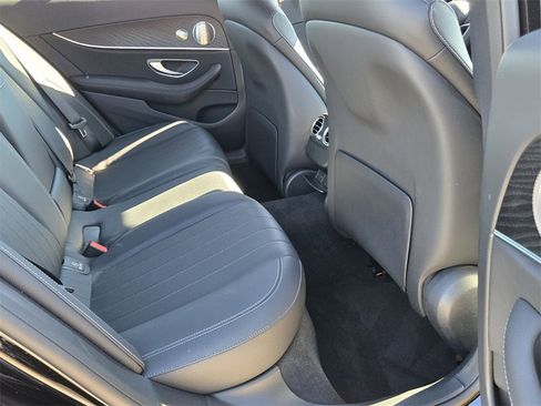Used 2022 Mercedes-Benz E 350 4MATIC Sedan image 16