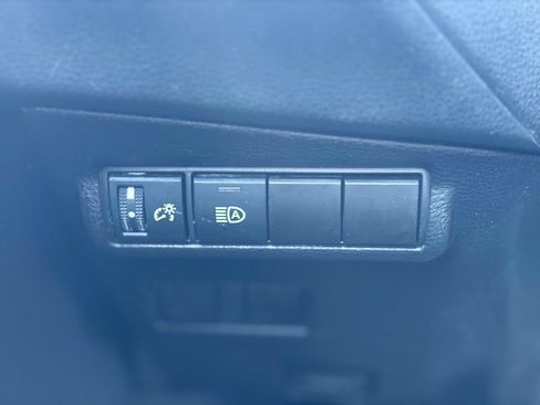 Used 2025 Toyota Corolla Cross LE FWD image 28
