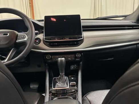 Used 2024 Jeep Compass Limited image 18