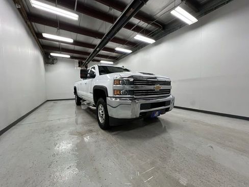 Used 2018 Chevrolet Silverado 2500 LT image 2
