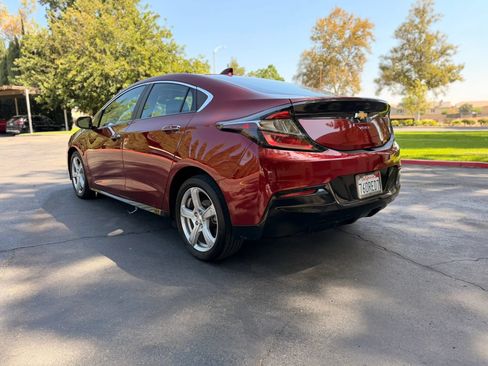 Used 2017 Chevrolet Volt LT w/ Comfort Package FWD image 7