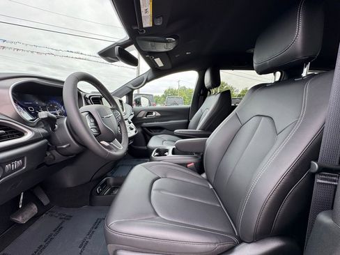 New 2026 Chrysler Pacifica Select image 19