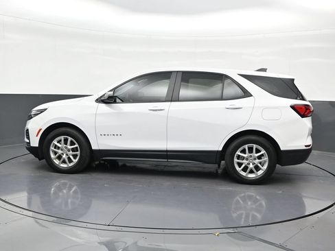 Used 2023 Chevrolet Equinox LS FWD image 2