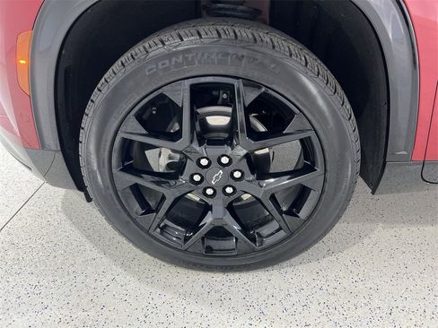 Used 2024 Chevrolet Traverse RS image 32