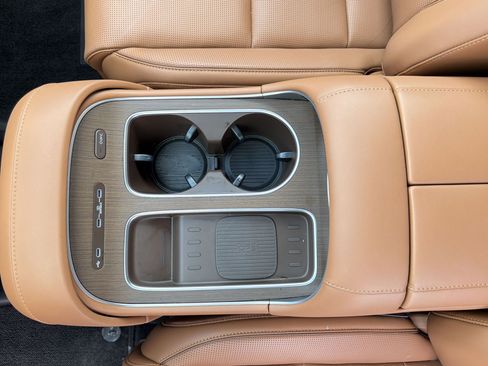 Used 2026 Hyundai Palisade Calligraphy image 25