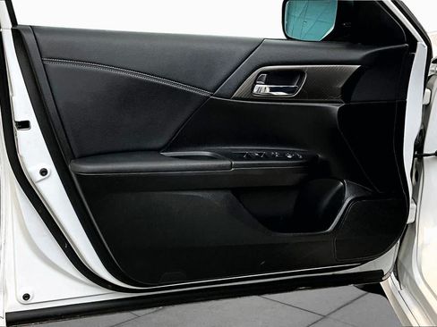 Used 2016 Honda Accord Sport image 19