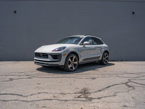 Used 2026 Porsche Macan S AWD/4WD image 1