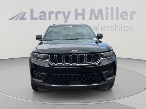 Used 2024 Jeep Grand Cherokee Laredo X RWD image 8