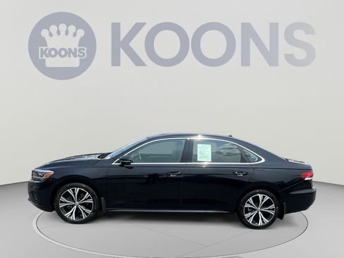 Used 2022 Volkswagen Passat 2.0T SE FWD image 13