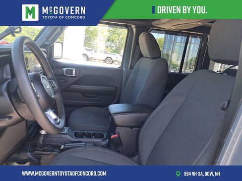 Used 2024 Jeep Wrangler Unlimited Sahara AWD/4WD image 16