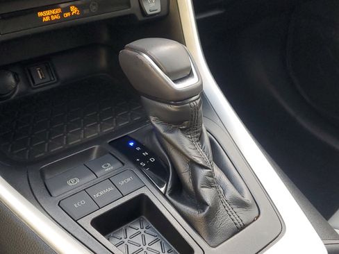 Used 2020 Toyota RAV4 XLE Premium image 30