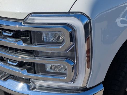 Used 2024 Ford F350 Lariat image 12