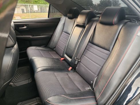 Used 2015 Toyota Camry SE FWD image 17