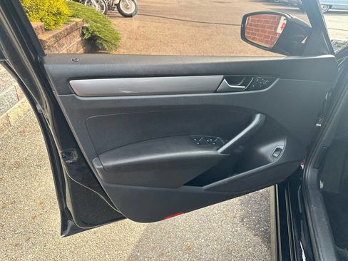 Used 2015 Volkswagen Passat 1.8T S w/ Technology Package image 18