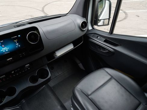 Used 2021 Mercedes-Benz Sprinter 2500 image 15