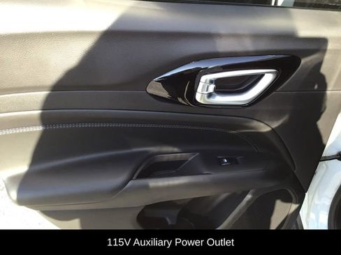 Used 2018 Jeep Grand Cherokee Altitude image 37