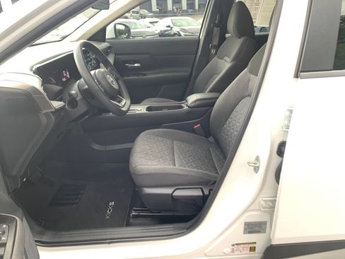 Used 2025 Nissan Kicks SV FWD image 17